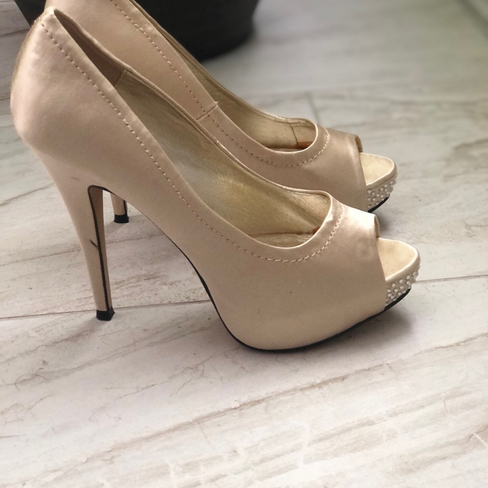Steve Madden Satin Champagne Heels